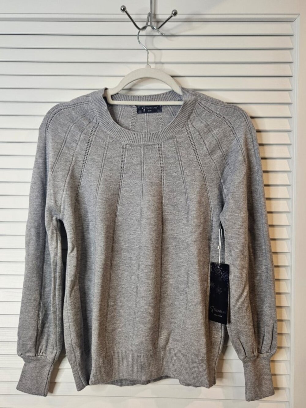 Snowflake Gray Knit Sweater – New With Tags